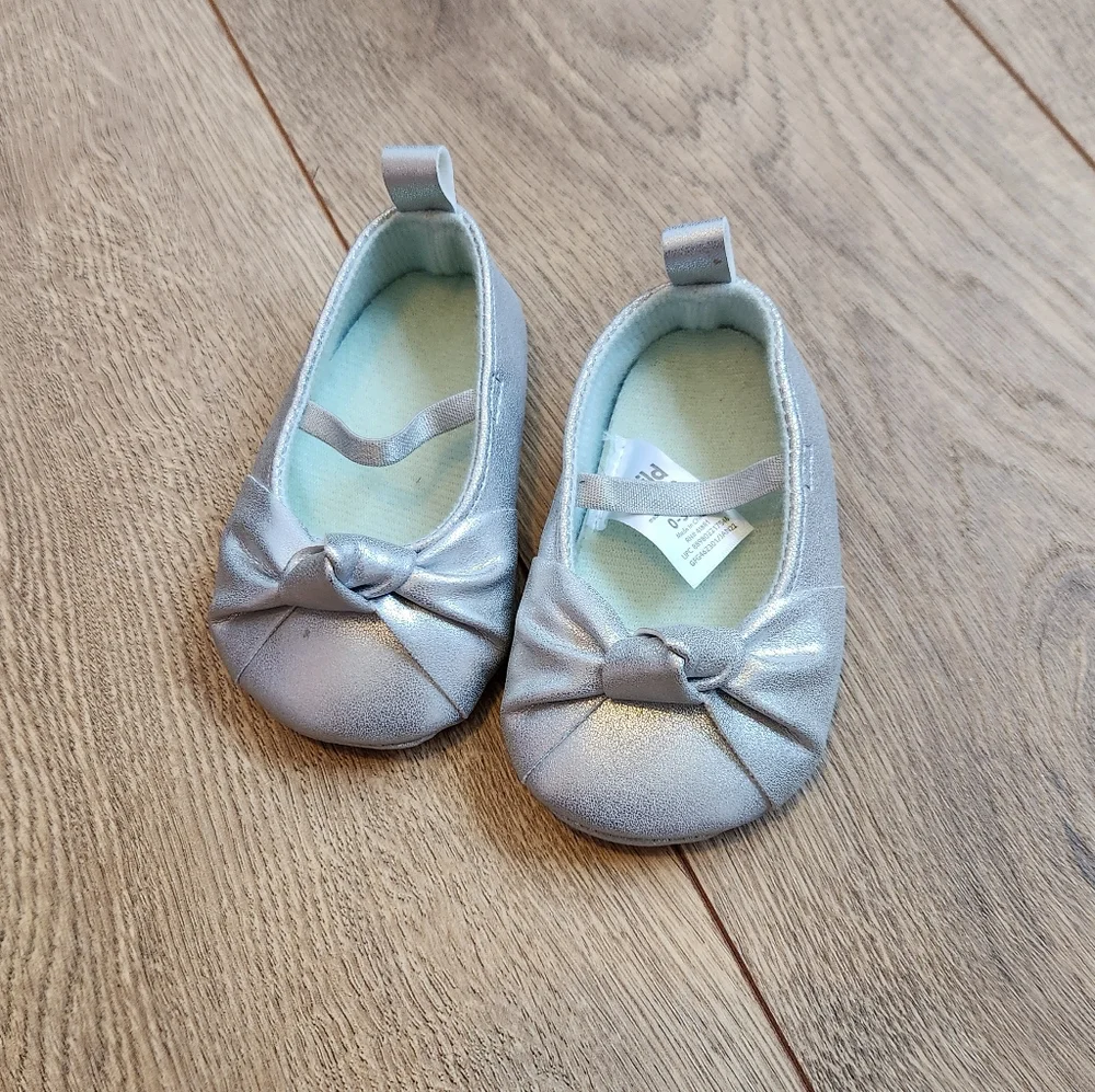 0-3 Months Silver Baby Shoes with Bow